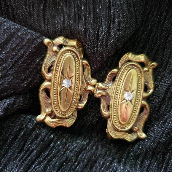 Stunning VTG Clip-on Earrings with Gem in the Centre - Picture 2 of 9
